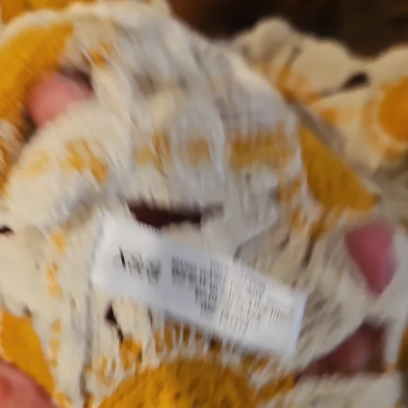 115 Floral Crochet Crop Top - Cream and Yellow - Picture 4 of 4